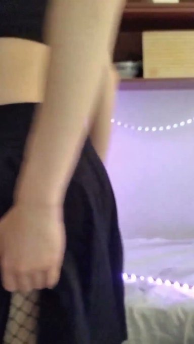Just a quick butt. I don't really like this video though... https://t.co/Q6E5rUCTHh