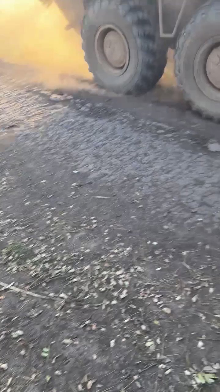 [分享] 烏克蘭再度虜獲了俄羅斯的通信指揮車