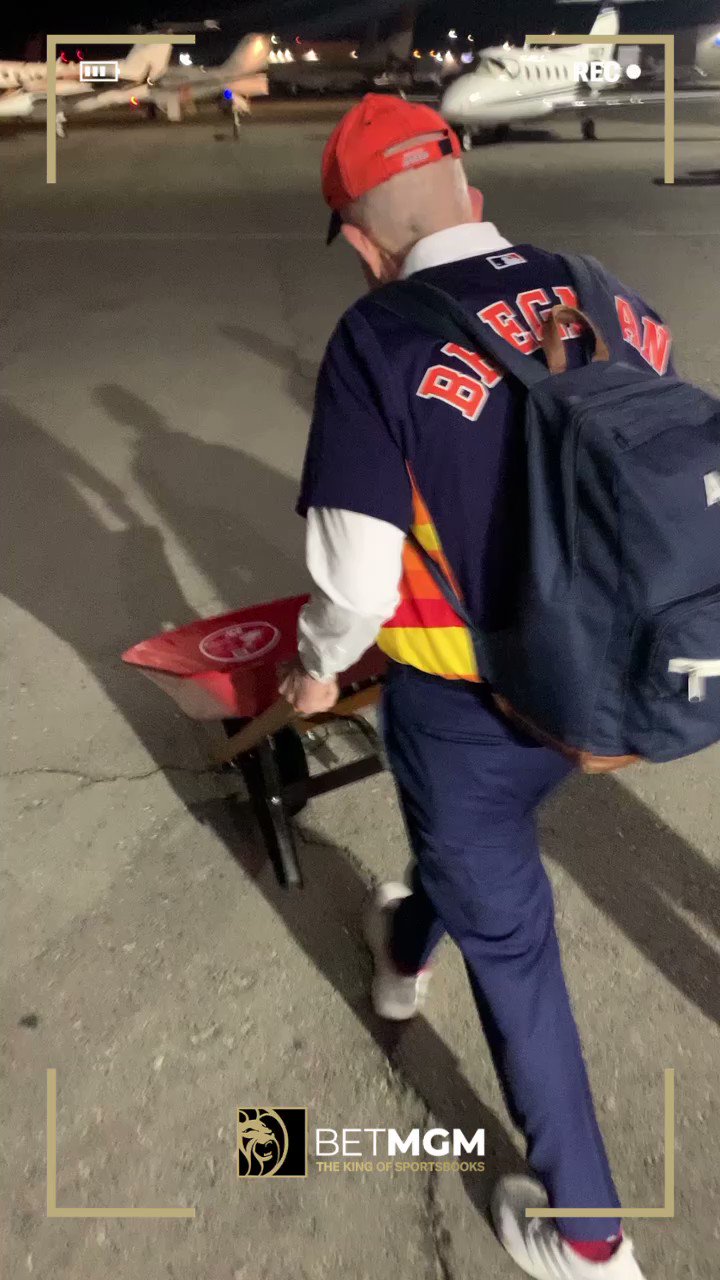 [分享] 床墊麥克搬一千萬鎂現金上飛機