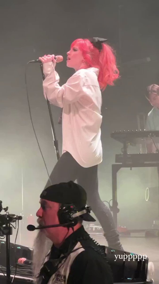 Isabella 13⭐ on Twitter "RT paramorebrasil O Paramore já está