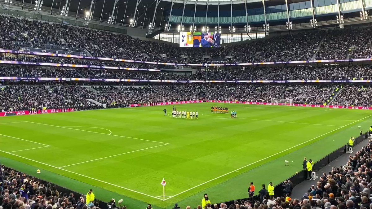 RT @dougbagleyfdl: The Last Post. Total silence and respect from 60,000 Spurs and Leeds fans. We Will Remember them. https://t.co/XjJH6c7LZE