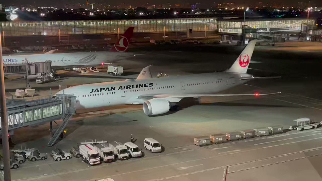 kent-matthiesen-on-twitter-night-moves-some-activity-at-haneda