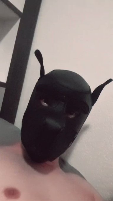 Gentle finger session on my JFF :p

Have some teasing~~ want to see that hole being played with ? :P