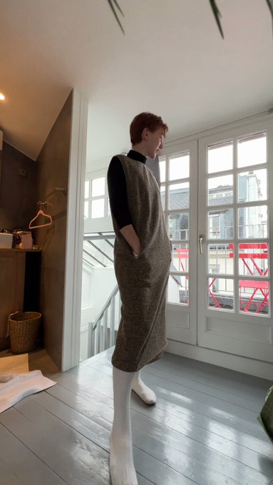 Do you ever wonder what’s underneath the baggy dresses? https://t.co/TLObNkeHyn