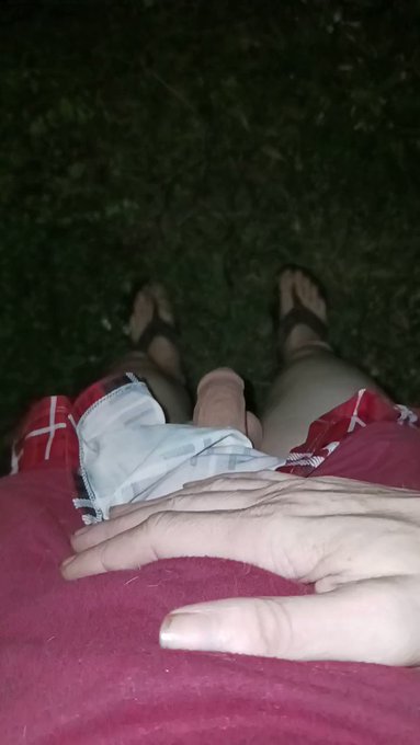 Had to take a piss posted the longer vid on my onlyfans link in bio
#sissy #crossdresser #sissyboy #pissing