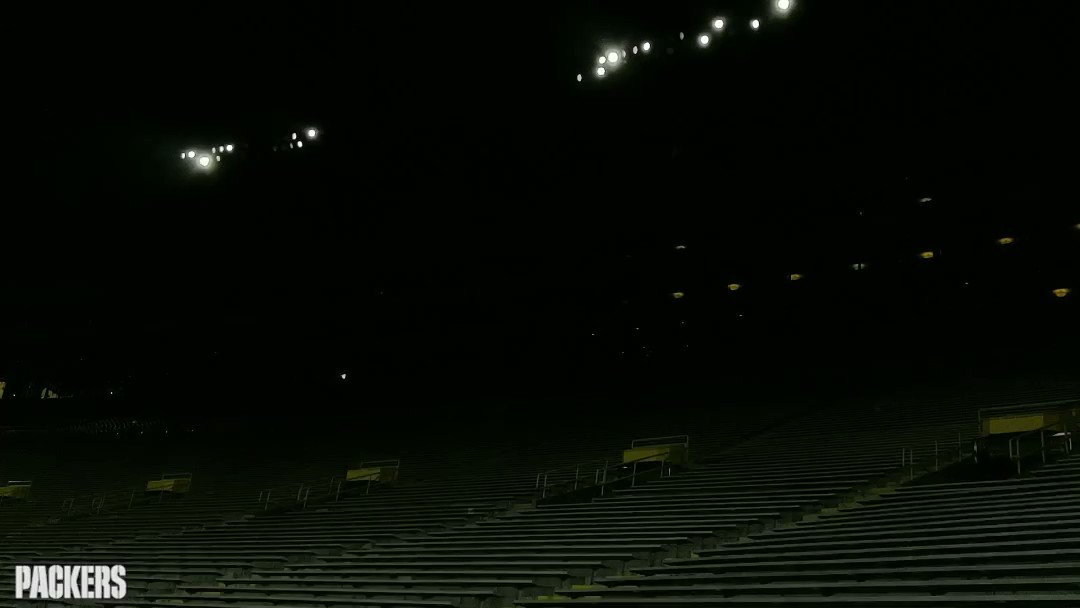 Green Bay Packers on "Debuting new light features at @LambeauField for TNF! Arrive early &amp; be in seats by 7 p.m. to watch player intros 👀 💡 https://t.co/WfmvWN8Uta https://t.co/BZMKOwOLxA" /