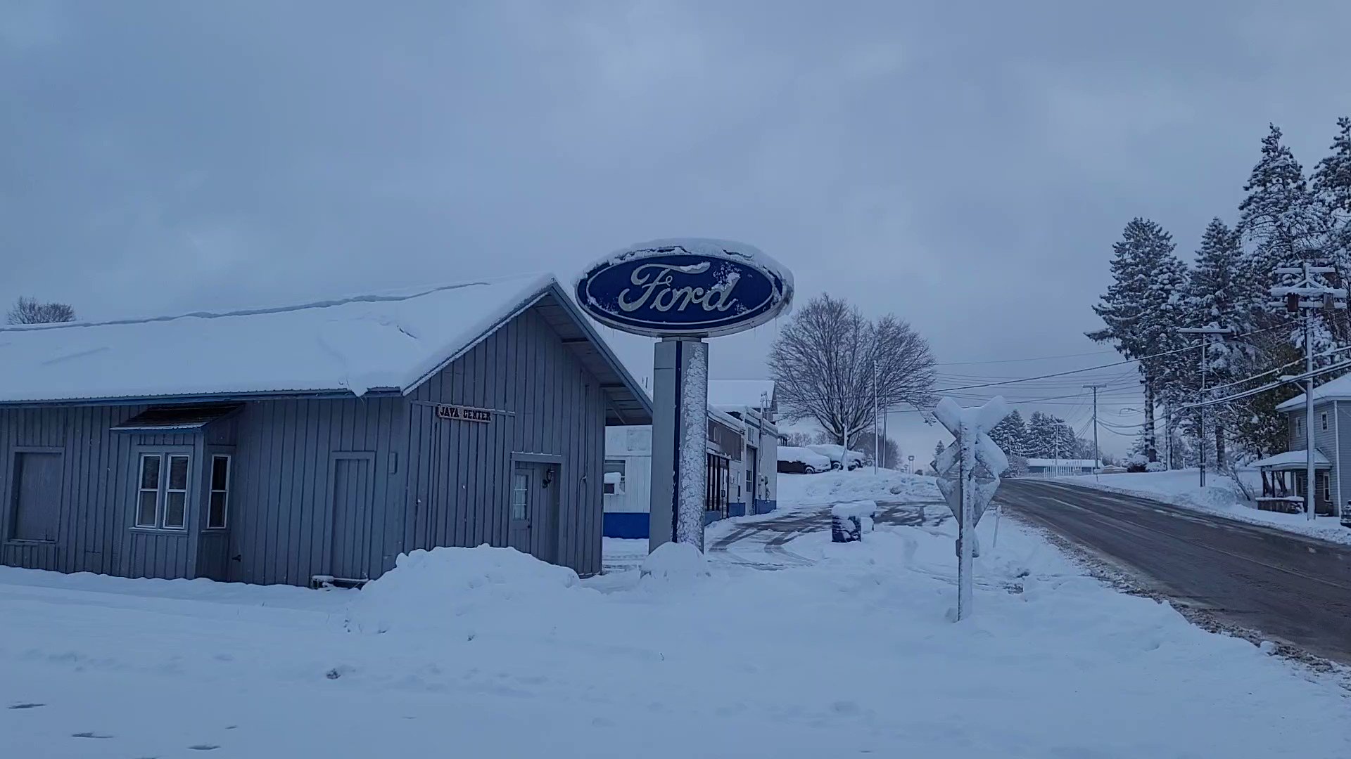 @TWCChrisBruin: While Buffalo is still snow free currently I ventured east into neighboring Wyoming County and its a full on winter wonderland where several inches of snow fell overnight thanks to Lake effect! It won’t be long before Buffalo looks more like this! We’re LIVE on @weatherchannel