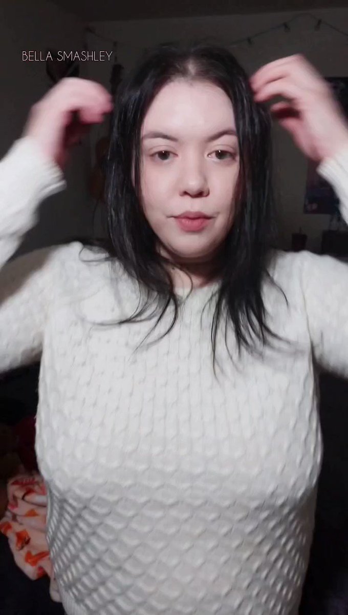 Model - Bella Smashley curvy