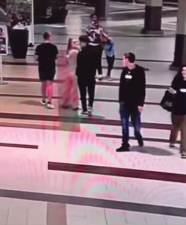 Fighthub2.0 on Twitter: "Brit Barbie dis you!!😂😠#fights #schoolfights #girlsfights #hoodfights
