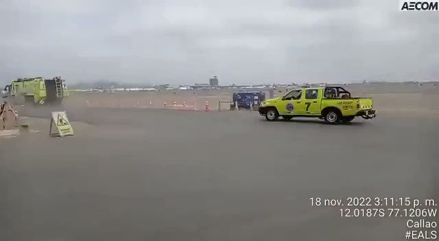 RT @BNONews: WATCH: Fire truck is hit by plane after driving onto runway in Peru, killing 2 firefighters https://t.co/cwxg5ILoD6