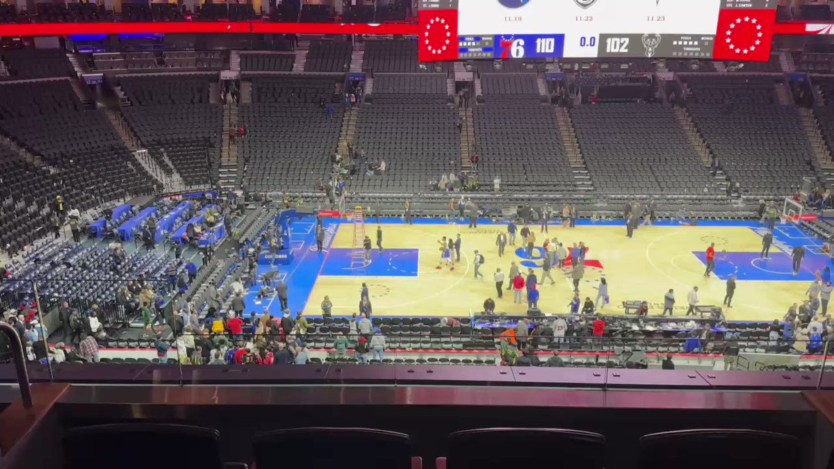 2 years ago today, Giannis vs. The Ladder dropped at Wells Fargo Center.

Philly employees caught strays for no reason 😂

 