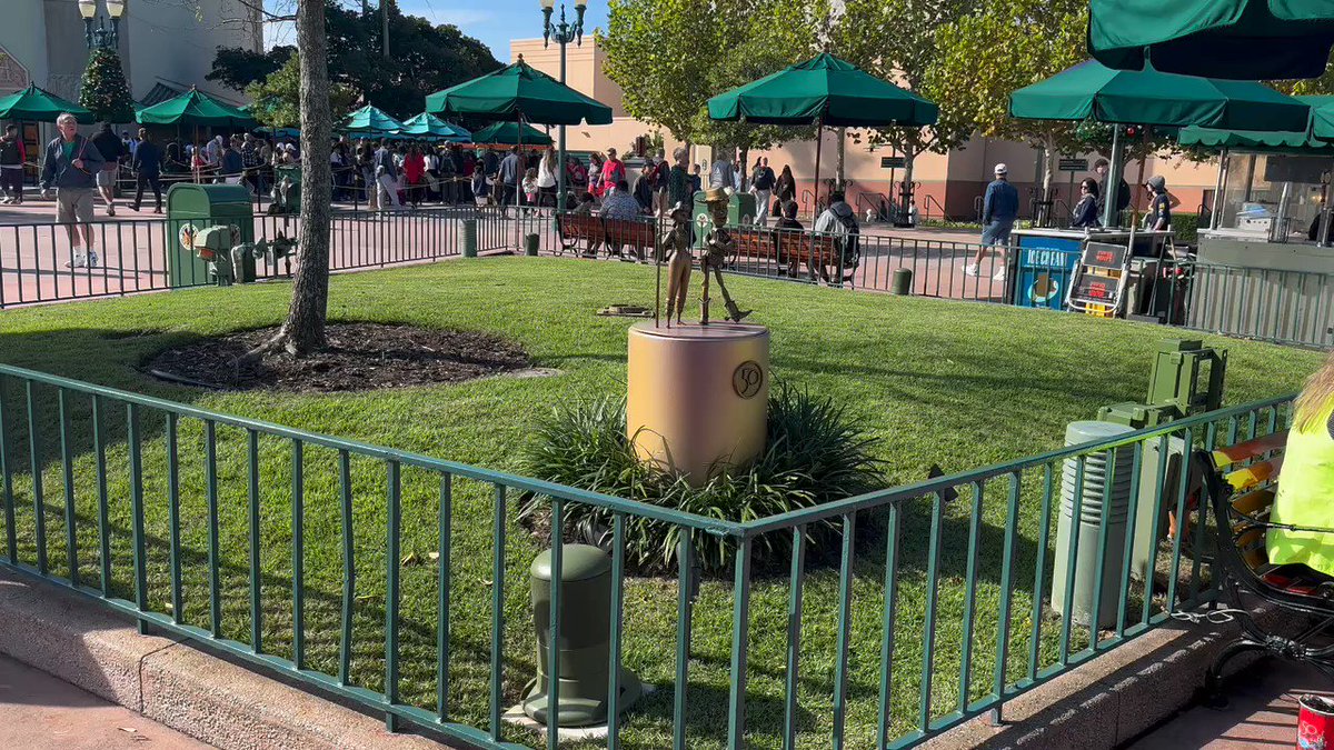 WDW News Today on Twitter "The Christmas sound effects are starting to