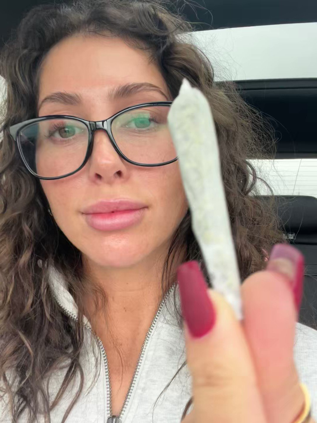 nicoledrinkwater.eth on Twitter "SnoopDogg rate my J please https//t