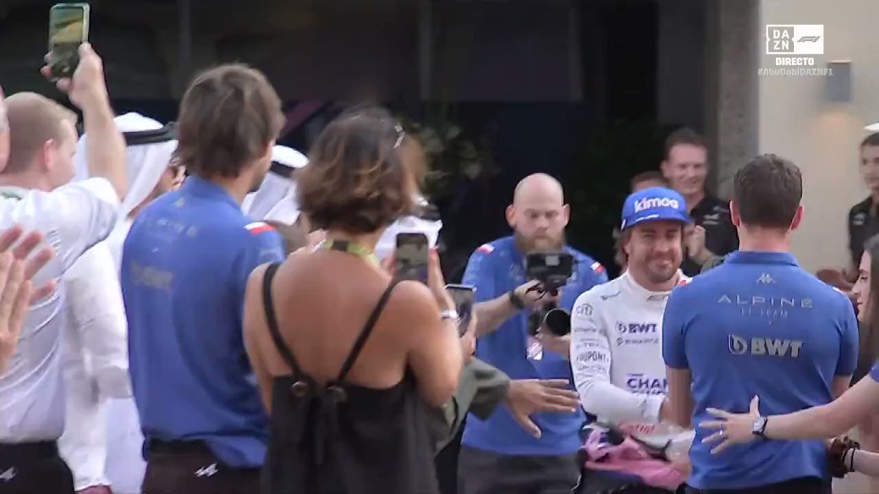 ElReyGuiri on Twitter: "Pasillo a Fernando Alonso de su último GP con Alpine https://t.co/wnxT8yalIn" / Twitter