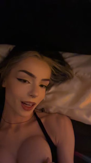 do you like watching me play w myself? https://t.co/brMDzVezYt
