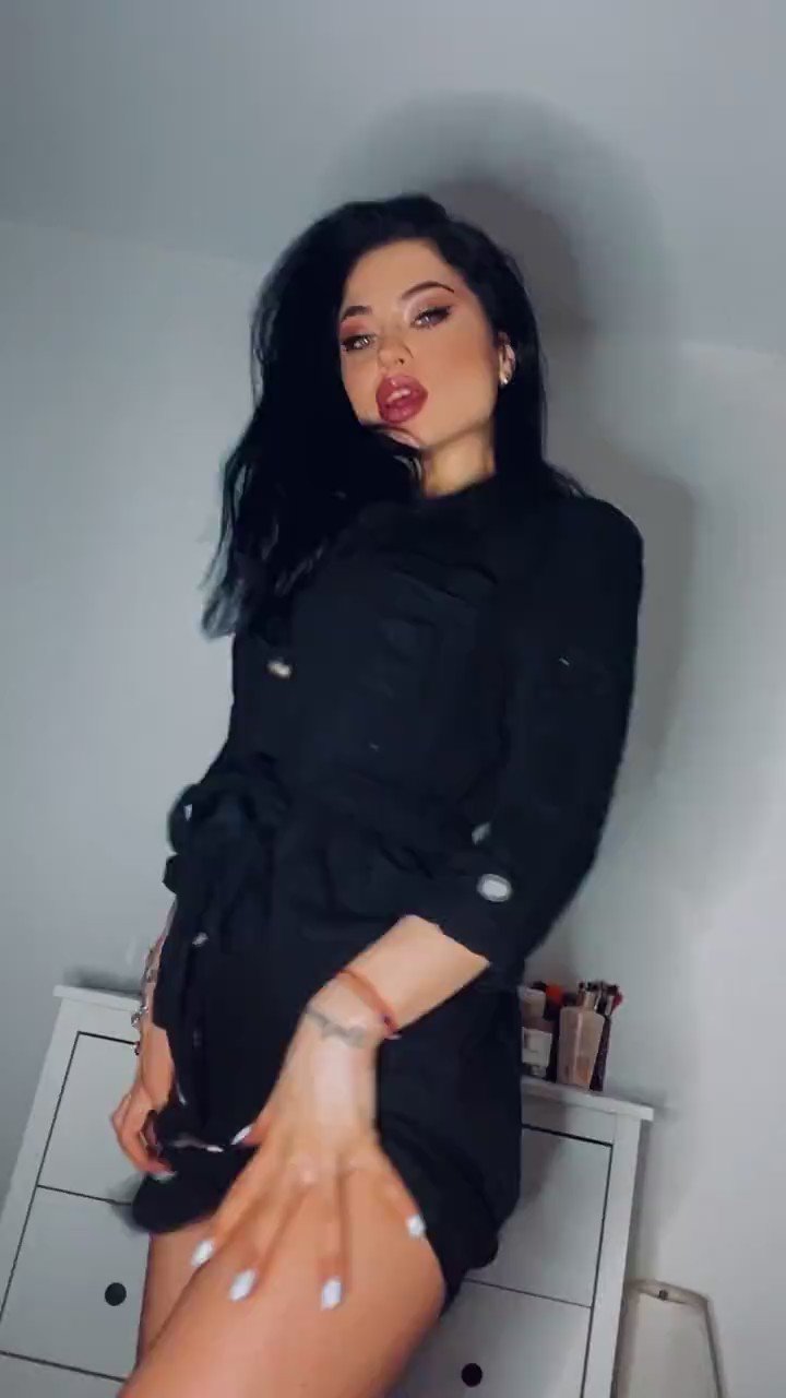 jolin deine Herrin (jolin_sommer) / Twitter