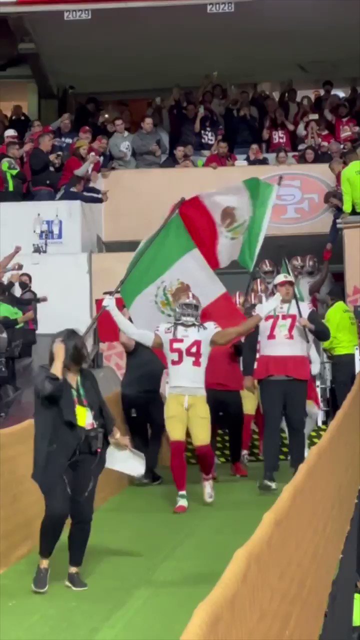 SportsCenter on X: Fred Warner leads the @49ers onto the field with the  Mexican national flag 🇲🇽 @ESPNDeportes  / X