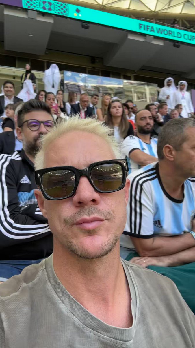 diplo on Twitter "Also it's not hot at all it's almost cold in the