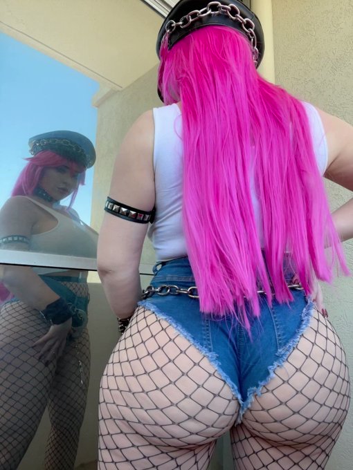 Never trust a big butt and a smile 💀 POISON 💀 https://t.co/AReIlECfuN
