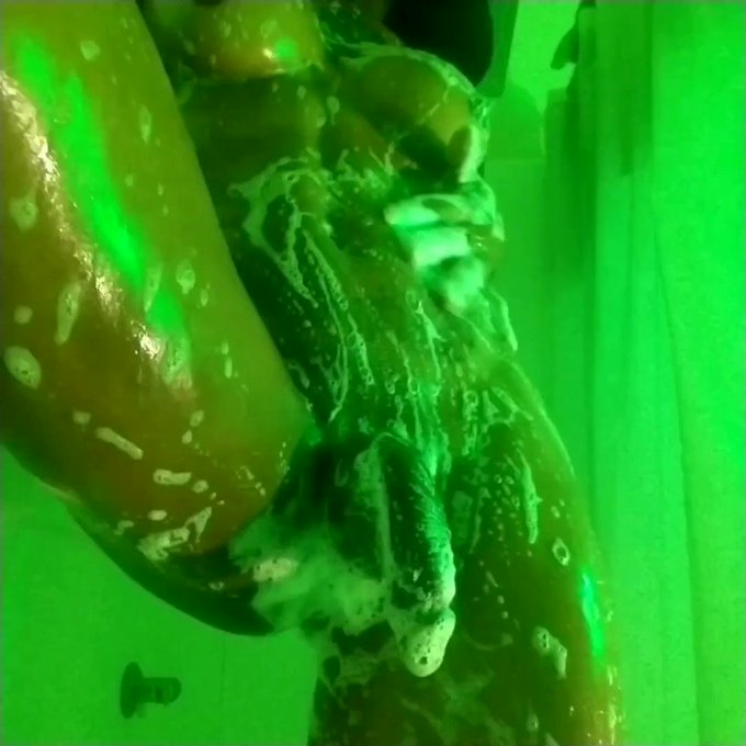 Tha Real FRESH Neva Frozen 🧼🧽🛁🚿😈 https://t.co/qwVN0FoXW5