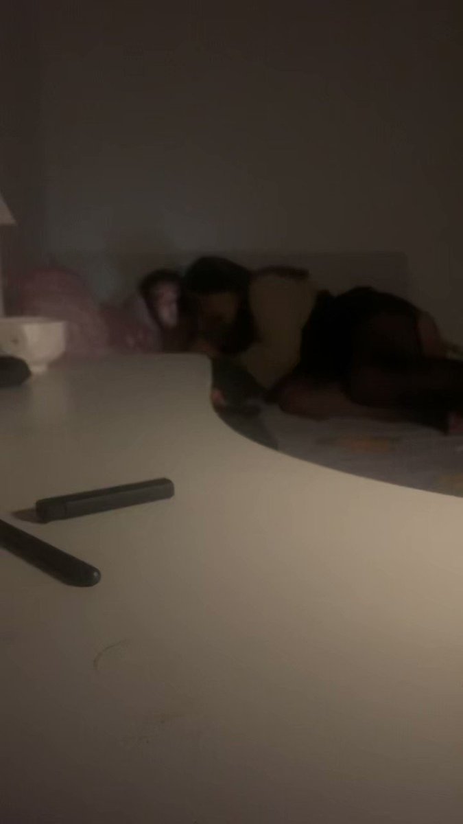 饥渴工地小哥想老婆了,被我勾引到床上啪啪~做完说以后想老婆了就来找我这个大骚屁股
#伪娘
#
#肥臀
#勾引