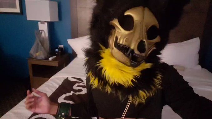 Since I've reached 1k followers im going to release the funny bloopers.
Thank you guys so much!
@Ladruidking