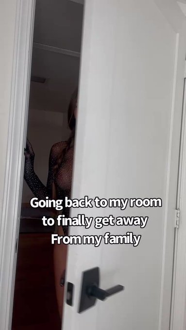 RT if you'd hit it 😈😈😈  https://t.co/6AokGPBXX4 https://t.co/WlrRe3bV2i<a href="/tag/thiccsgiving"class="tags"><span>#thiccsgiving</span></a>