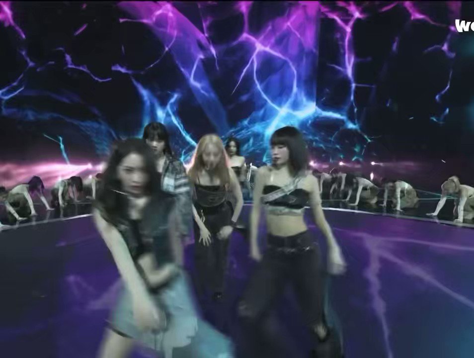 [閒聊] LE SSERAFIM的舞台讓人起雞皮疙瘩的部分