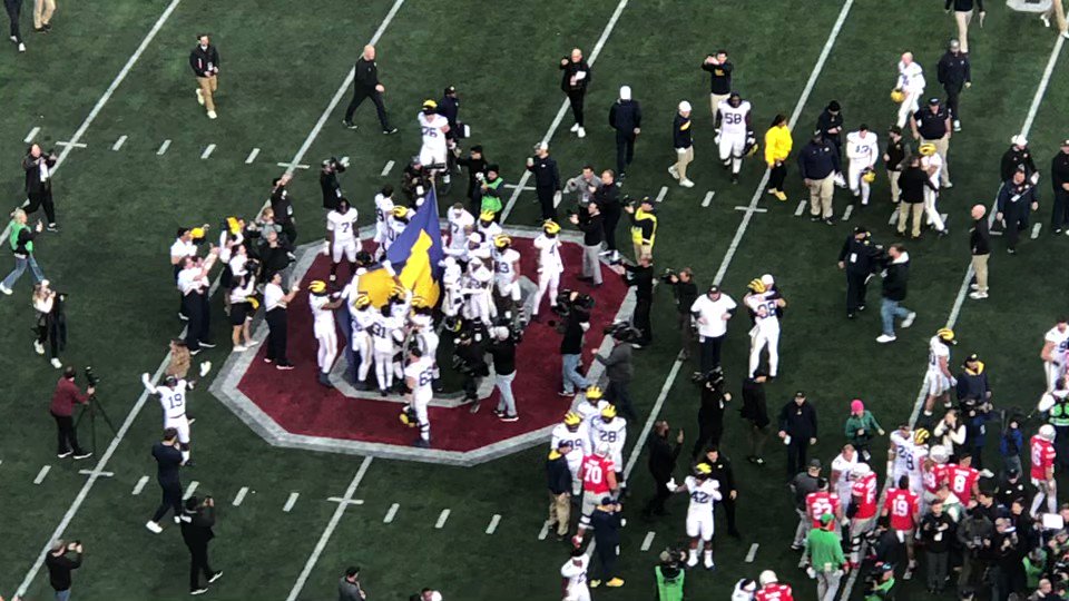 Pickswise on Twitter "Michigan planted their flag in the middle of the Ohio State "O" 💀 https