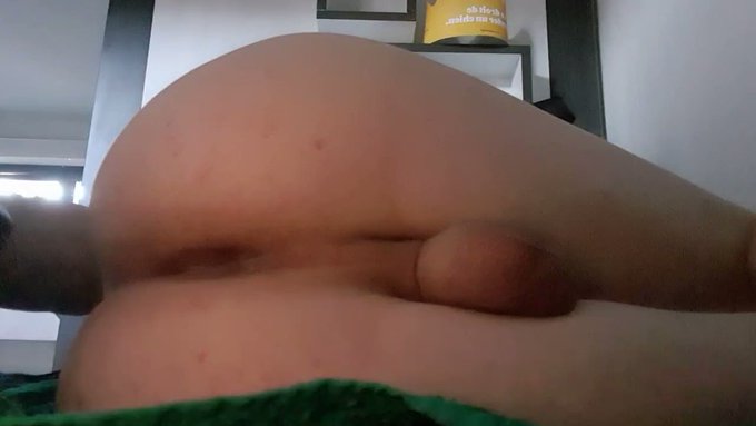 Found that clip, idk if I uploaded it

Had some finger fun with my hole :P https://t.co/1NOKIMfQnU