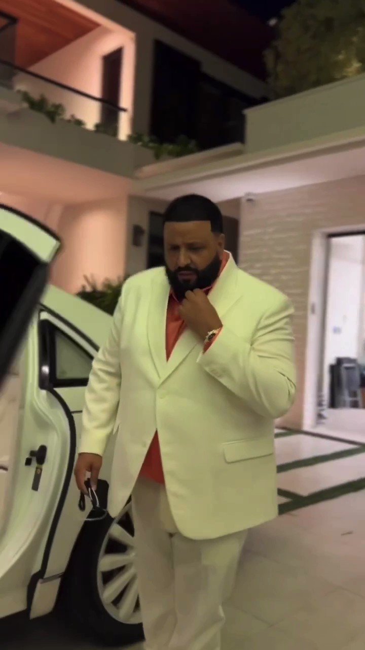 Sending a BLESSED Happy Birthday shout out to the one & ONLY DJ Khaled!   Drop y all BDAY LOVE below! 