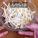 電子レンジにおまかせ!くるくる「無水豚巻きもやしポン酢」。