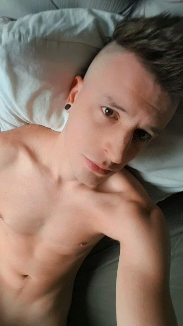 James loves to cum!?? https://t.co/9Nv7pUfDu2 ??? @purelygayporn  @boyzspace @MeBU1978 @CuteHotBoys @FrenchGaymer