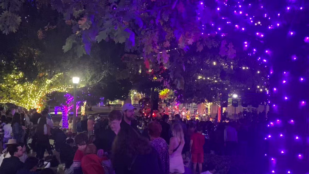 Killer Frogs on Twitter "Frogs as far as the eye can see 🎄 TCU Christmas Tree Lighting and concert"