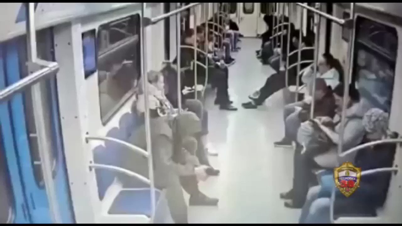 Женщины в метро