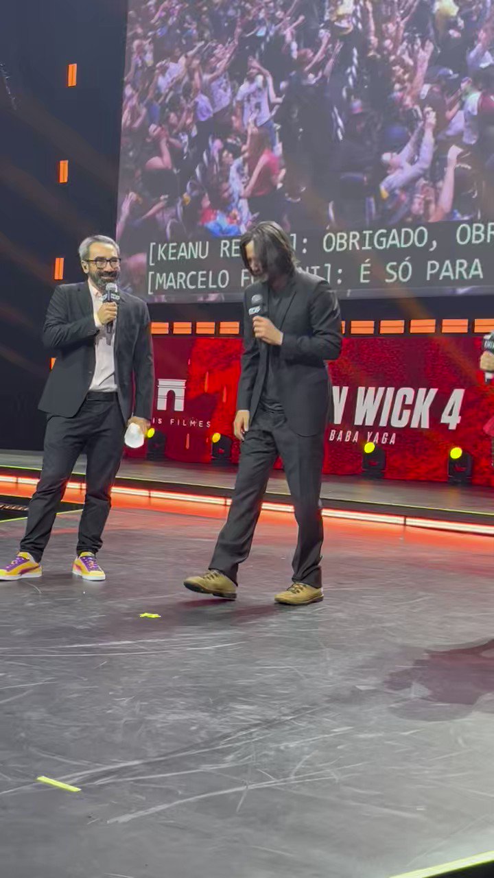 [閒聊] 基努李維在巴西動漫展下跪感謝粉絲