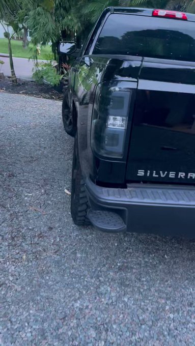 My owl thinks my truck is sexy 😏 https://t.co/e89nyoRWf3<a href="/tag/newprofilepic"class="tags"><span>#newprofilepic</span></a>