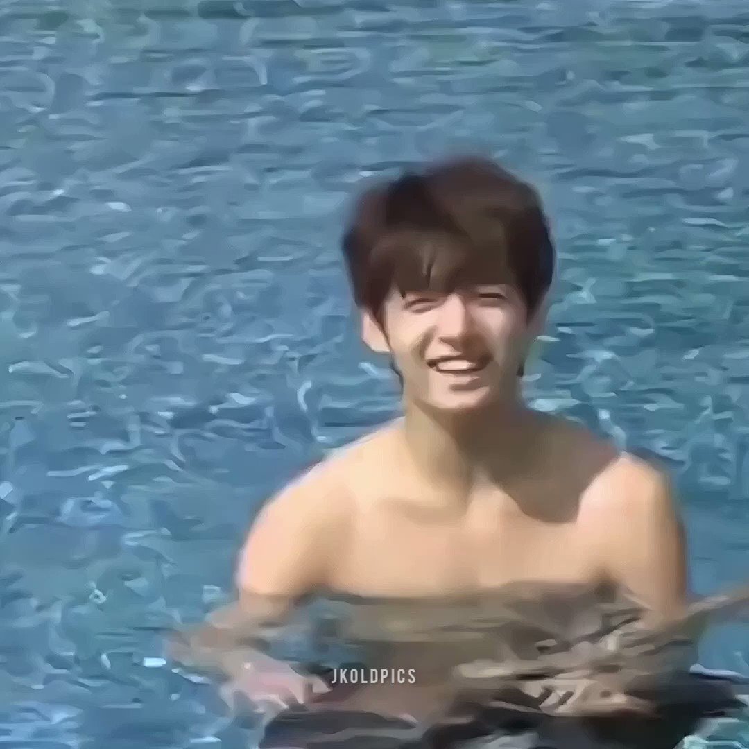 jungoo-s-old-pics-on-twitter-shy-jungkookie-having-fun-at-the-pool