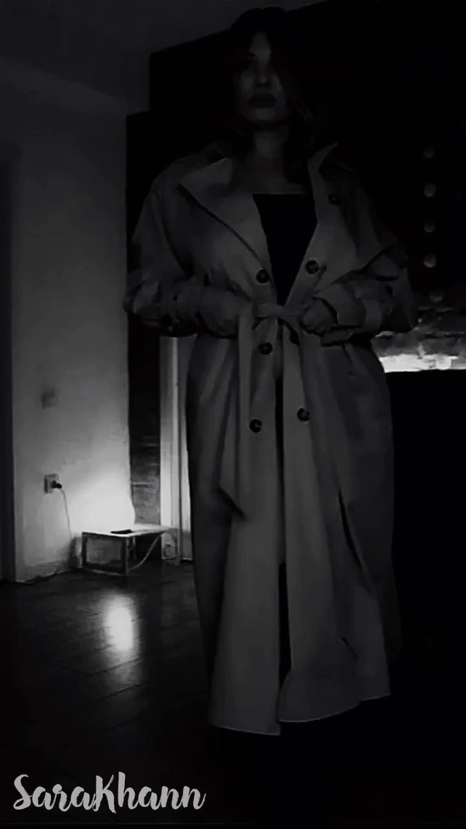 Model - SaraKhann joi