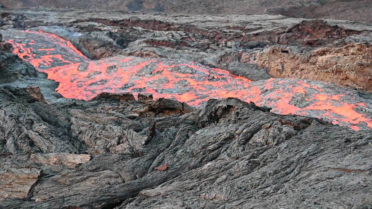 tom-george-on-twitter-close-up-view-of-lava-flow-from-maunaloa