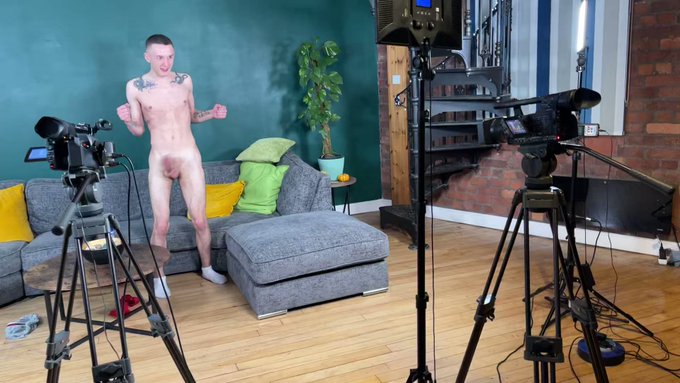 He does this EVERY TIME!! 

@timgottfridxxx https://t.co/j5qloxFkGQ