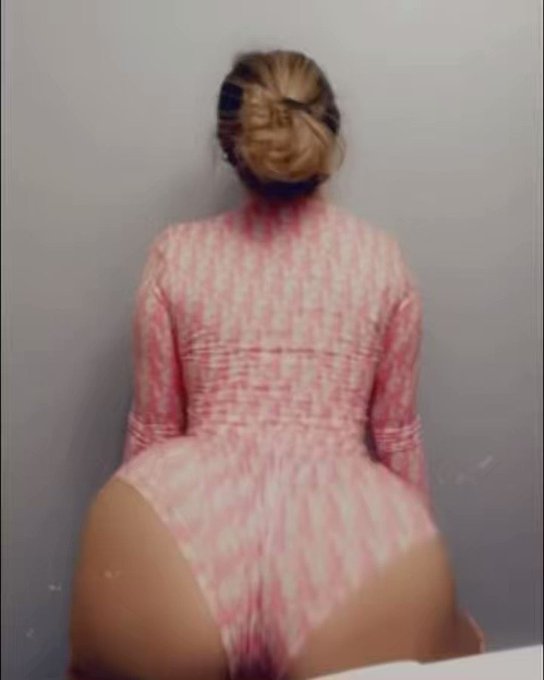 On Wednesdays we wear pink ??? https://t.co/mEcfCfJn4L
