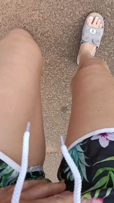 Outdoor accident 🥵

#pee #piss #outdoorpiss #wetpants #wet https://t.co/QKlvLiBXFK