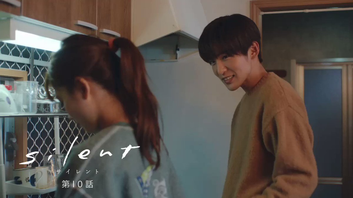 川口春奈の私服 ドラマ「silent (サイレント)」の放送前日に告知 川口春奈の私服 ドラマ「silent (サイレント)」の放送前日に告知