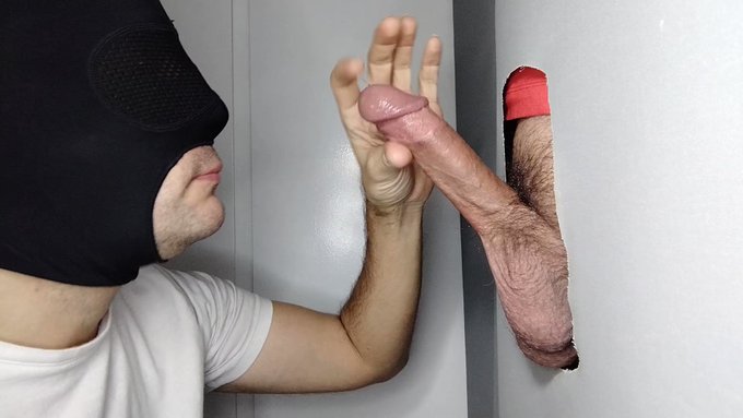 #Macho con mucho #precum y muy #cachondo vuelve a #gloryhole a darme leche espesa y caliente. Video: