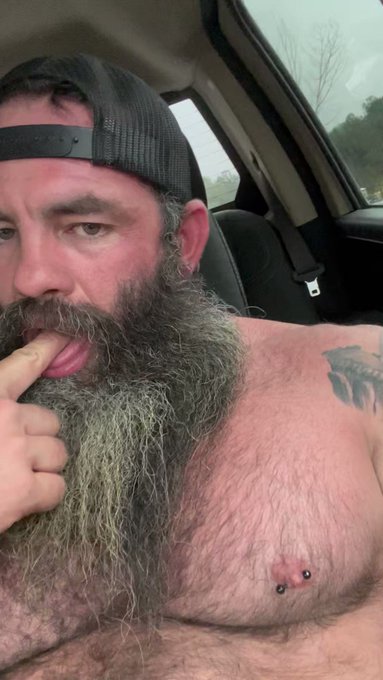 I just made a PPV for my fans page. ? Yes I love to taste myself. ?? #cumeater #gaybears #hotmen https://t