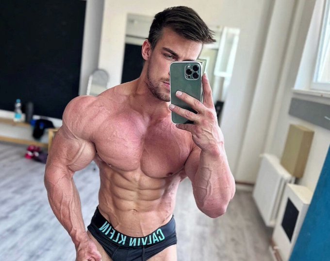 When your workout progress in 2022 has paid off nicely! #JockMenLive #camguy #ThirstyThursday #workoutmotivation