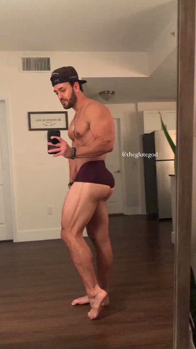 Static lunges are my fav Glute Exercise. Wearing Glute God Plum Ice Silk Boxer Briefs. - PROMO 🎊 Grab
