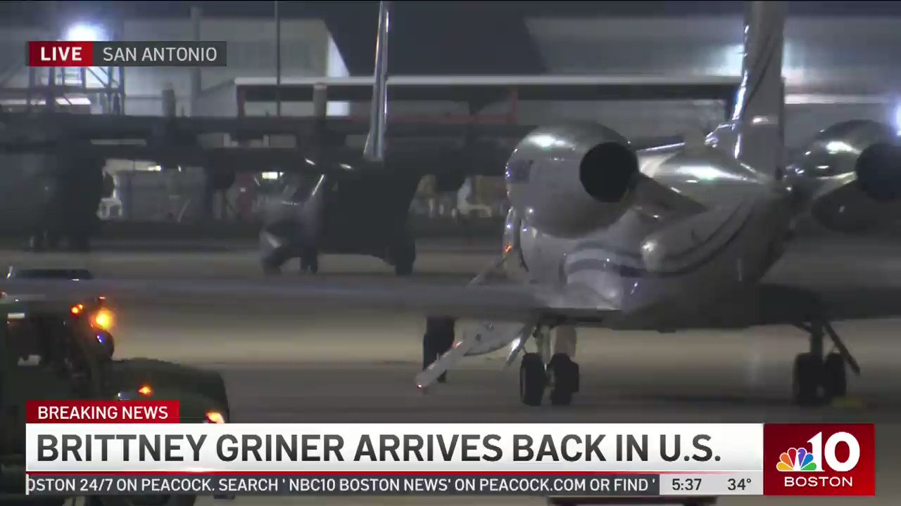 Susan Tran on Twitter "Brittney Griner is home. She just walked off a
