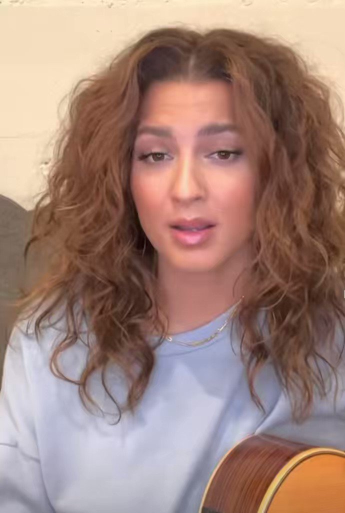 RT @tkhq8: Tori Kelly covers “My Hair” by Ariana Grande https://t.co/ry0J87ptuq